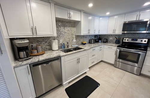 West Bay Condo | Beach front unit 2 bedroom/2 bath - steps to the beach or pool! Sleeps 5.