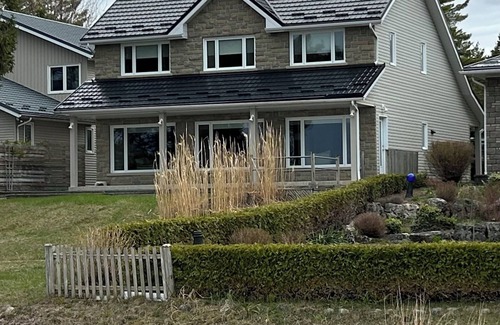 Wasaga Beach House | Beach Front/Water Front Family Friendly Home on Allenwood Beach Wasaga