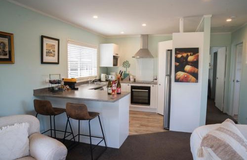Te Awanga House | Beach Front Wine makers cottage