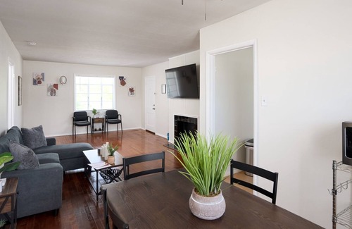 Del Mar Apartment | Beach FUNgalow *️ 1/1 Apartment* Beach LIFE* Attractions Galore!