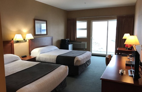 Powell River Hotel | Beach Gardens Resort and Marina