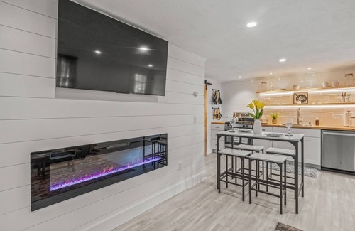 Dennis Apartment | Beach Getaway Condo, 4 Mins to Mayflower, Corporation Sleeps 4, Walk to Treats