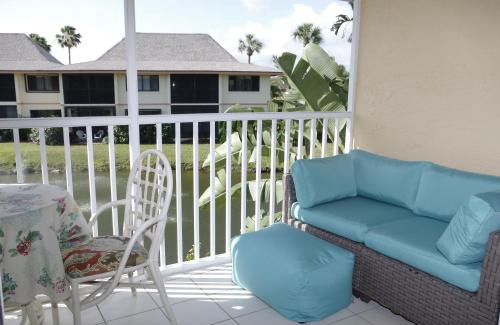 Fort Pierce Apartment | Beach Getaway - Ocean beach, tennis, golf, pool with tiki bar