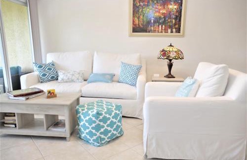 Fort Pierce Apartment | Beach Getaway - Ocean beach, tennis, golf, pool with tiki bar