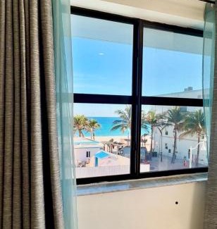 Hollywood Apartment | Beach Getaway