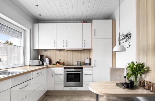 Steinbergkirche Apartment | Beach grass - terrace, garden furniture, barbecue, shower, guest WC, washing machine, TV