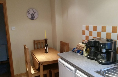 Bonnybridge Apartment | Beach Ground Floor Flat, Edinburgh, Golf Coast & Festival Sleeps 4,