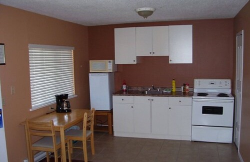 Delta Hotel | Beach Grove Motel