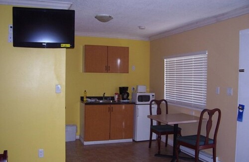 Delta Hotel | Beach Grove Motel