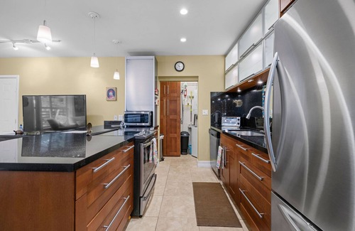 Boca Raton House | Beach Guest House "Reset your Vibe". steps to the ocean.SUMMER DISCOUNTS !