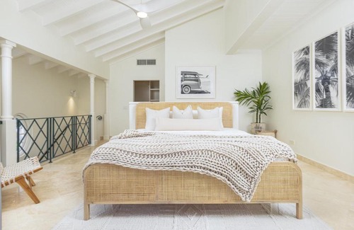 Schooner Bay Apartment | "Beach Happy" Schooner Bay - Beachfront Apartment