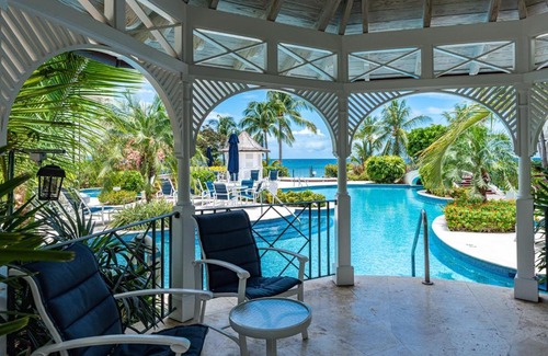 Schooner Bay Apartment | "Beach Happy" Schooner Bay - Beachfront Apartment