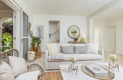 Schooner Bay Apartment | "Beach Happy" Schooner Bay - Beachfront Apartment