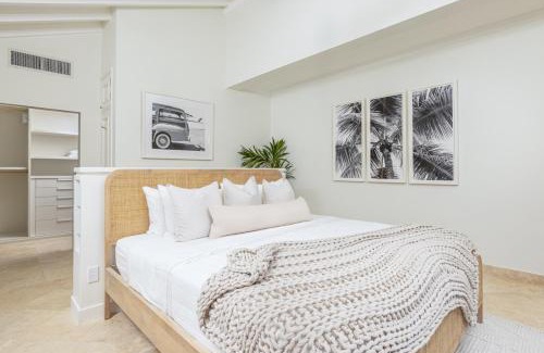 Schooner Bay Apartment | "Beach Happy" Schooner Bay - Beachfront Apartment
