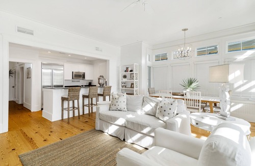 Beach District Condo | Beach Hat/2 Min Walk to Beach/On Town Square/Gulf View/2 Bikes