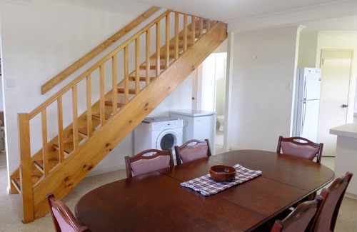 Hopetoun House | Beach Haven - a spacious 2-storey beach house with beautiful sunset views!