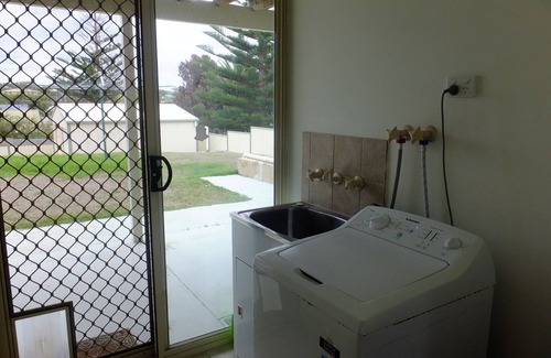 Hopetoun House | Beach Haven - a spacious 2-storey beach house with beautiful sunset views!