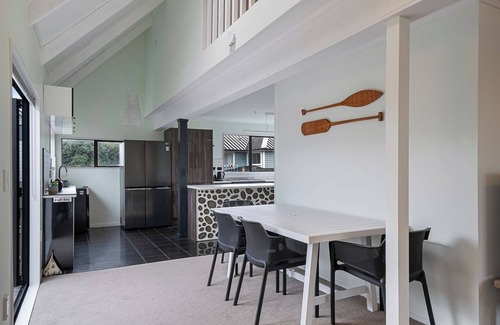 Waikanae House | Beach Haven Manor - Waikanae Beach Holiday Home