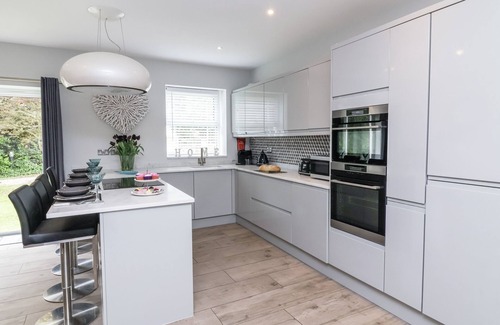 Westward Ho Cottage | BEACH HIDEAWAY, family friendly, with a garden in Westward Ho!