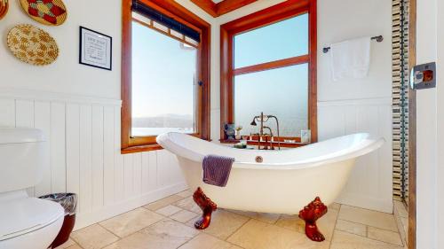 Selma Park House | Beach Hideaway Sea to Sky Loft