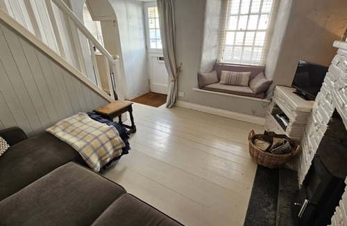 Portloe Cottage | Beach Hill Cottage - a cottage that sleeps 4 guests in 2 bedrooms