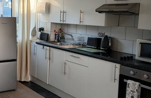 Stackpole Ski Chalet | Beach Home 3 mins walk to beach - Freshwater East