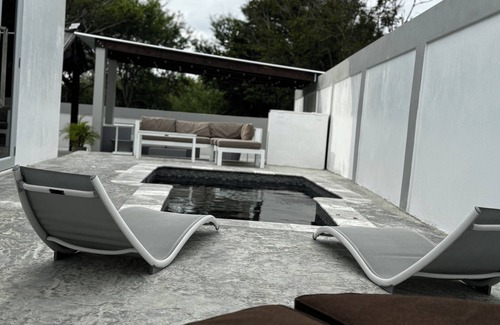 Jobos House | Beach Home, ¡Amazing beach location! , walk to the beach. Family & Friends home.