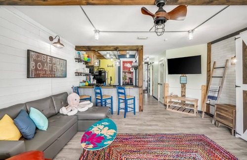 Gulf Lagoon Beach Condo | Beach Home for Summer Vacay | The Beachy Boater at St. Thomas Square 305