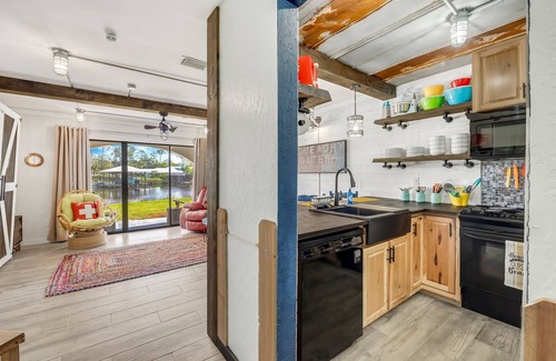 Gulf Lagoon Beach Condo | Beach Home for Summer Vacay | The Beachy Boater at St. Thomas Square 305