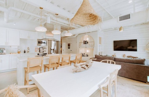 Sunnyside Condo | Beach Home Perfect for Family Getaway! 4 pools|W/D