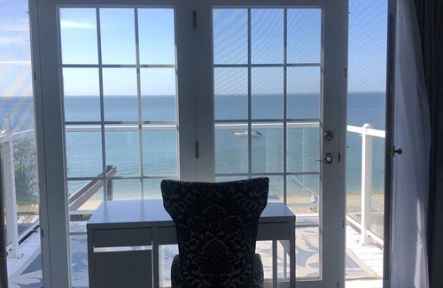 Hampton Bays House | Beach Hot tub Enjoy a getaway. Winery near