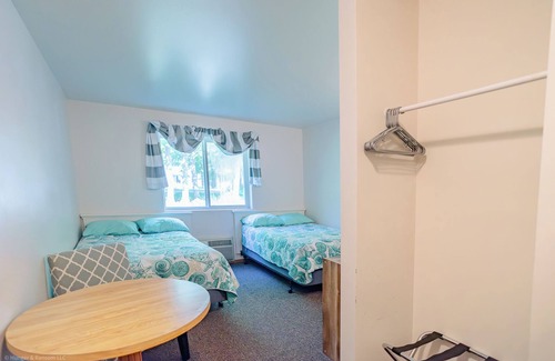 Oscoda Hotel | Beach Hotel Room · Havenwood Shores No. 10