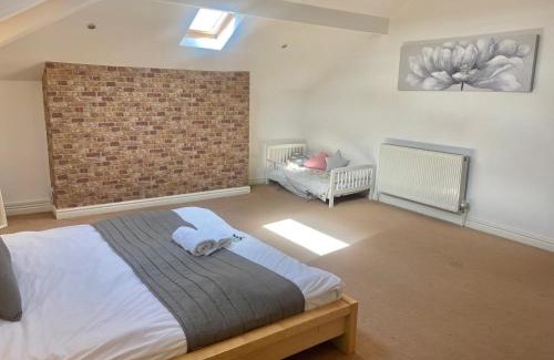 Birkdale Apartment | Beach House 3 Bed Penthouse Apartment