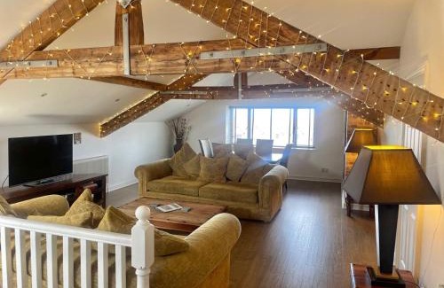 Birkdale Apartment | Beach House 3 Bed Penthouse Apartment