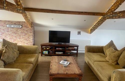 Birkdale Apartment | Beach House 3 Bed Penthouse Apartment