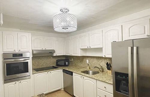 Seybold Condo | Beach House - 5 star Luxury 2 Bed, 2 Bath on the beach