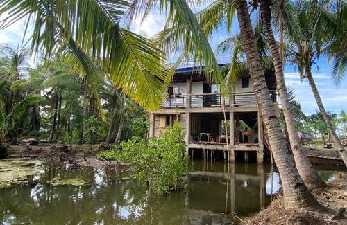 Bayawan City Bed & Breakfast | Beach House and Attic
