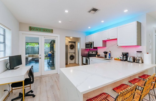 North Andrews Gardens House | Beach House- BBQ, Patio, Hammock, Family-friendly