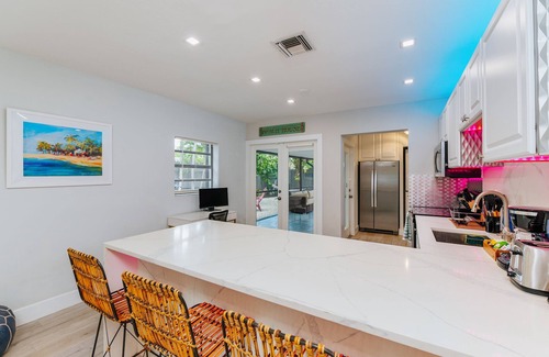 North Andrews Gardens House | Beach House- BBQ, Patio, Hammock, Family-friendly