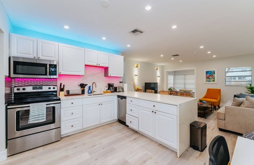 North Andrews Gardens House | Beach House- BBQ, Patio, Hammock, Family-friendly