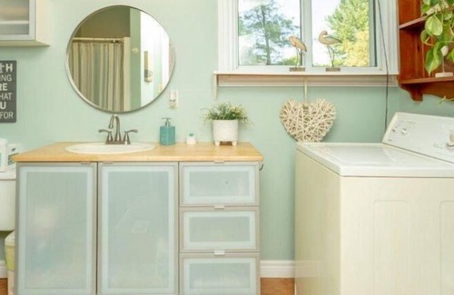 Lambton Shores Cottage | Beach house cottage with private beach near Grand Bend
