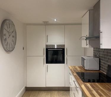 Southport Apartment | Beach House Courtyard 2 bed