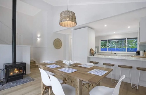 Macmasters Beach House | Beach House - Family Friendly - 5mins walk to the beach
