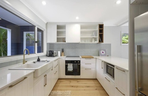 Macmasters Beach House | Beach House - Family Friendly - 5mins walk to the beach