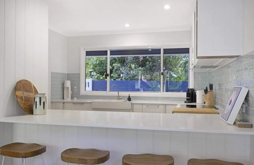 Macmasters Beach House | Beach House - Family Friendly - 5mins walk to the beach