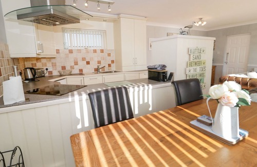 Deganwy Cottage | Beach House