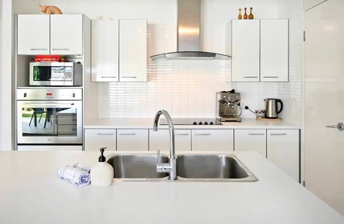 Warana House | Beach House Getaway - Stylish, Kms of Beach ZA1