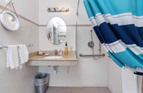 Downtown Hotel | Beach House Inn & Suites
