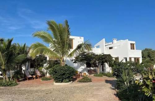 Vichayito House | Beach house “la casa blanca” in Peru