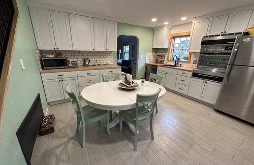 Lexington House | Beach house located one block from Downton Lexington, boat launch. and beach.
